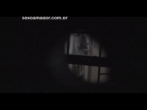 ❤️ ブロンドが空洞のレンガの後ろに隠れた近所の盗撮犯に密かにビデオ撮影される ❌ ポルノfb ❌️